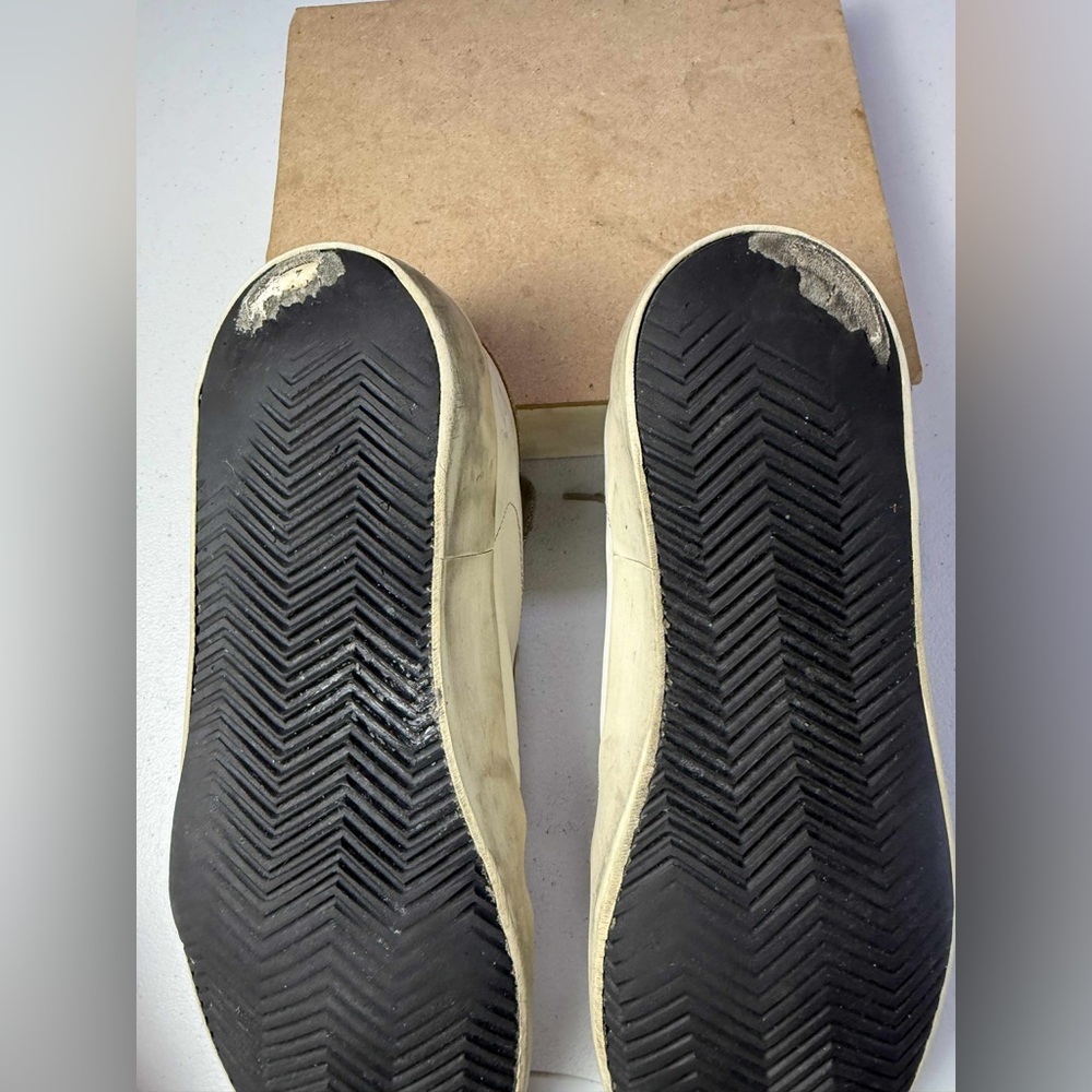 Golden Goose Leather Printed
Sneakers - White Sneakers, Shoes Sz 42 / US 9 - Picture 6 of 16